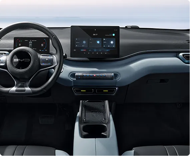 Interior do BYD Dolphin Mini com painel multimídia